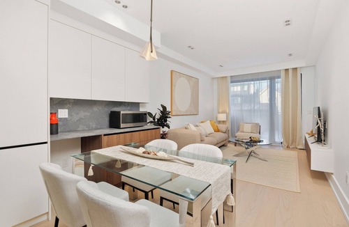 Palmerston - Little Italy House | Luxury Modern Stay in Downtown Toronto! Brand New Executive House