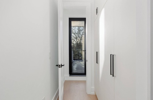 Palmerston - Little Italy House | Luxury Modern Stay in Downtown Toronto! Brand New Executive House