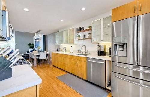 East Village House | Luxury Modern Townhome-Private Garage-Steps to Petco Park-Top-rated stay