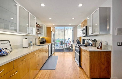 East Village House | Luxury Modern Townhome-Private Garage-Steps to Petco Park-Top-rated stay