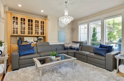 Happy Valley House | Luxury Modern Vacation House