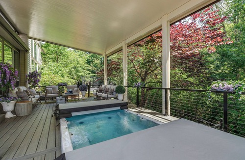 Happy Valley House | Luxury Modern Vacation House