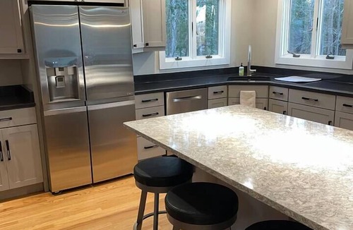 Mount Holly House | Luxury Modern Waterfront Retreat