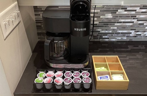 Mount Holly House | Luxury Modern Waterfront Retreat