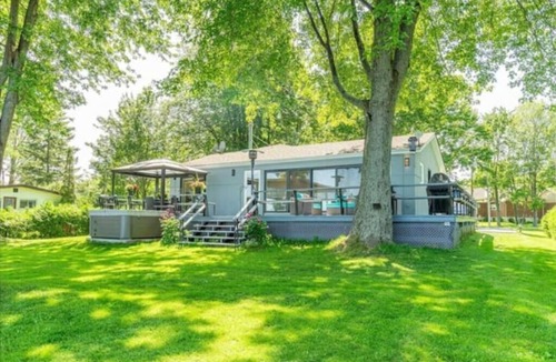 Ramara House | Luxury Modern Waterfront Cottage