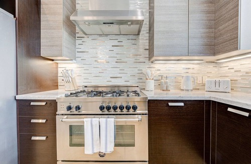 Greenway Plaza-Upper Kirby House | Luxury Montrose 5 Bedroom Retreat Central Houston