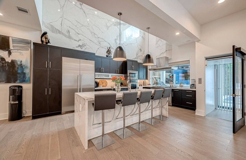 Neartown Apartment | Luxury Montrose Pool Home Villa