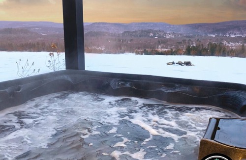 Saint-Jean-de-Matha Condo | Luxury mountain condo with golf and slide views