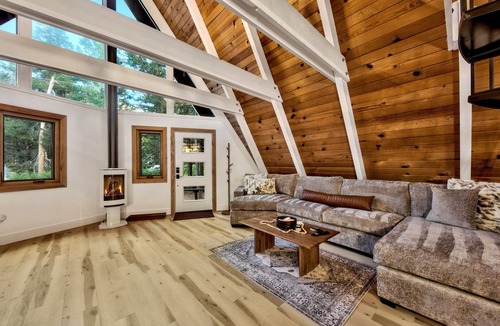 Christmas Valley Cabin | Luxury Mountain A-frame Escape LX04