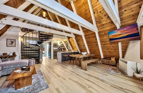 Christmas Valley Cabin | Luxury Mountain A-frame Escape LX04