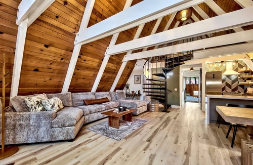 Christmas Valley Cabin | Luxury Mountain A-frame Escape LX04