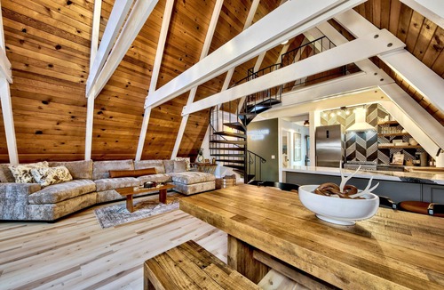 Christmas Valley Cabin | Luxury Mountain A-frame Escape LX04