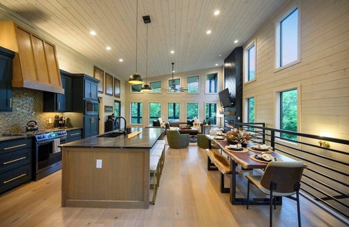 Broken Bow Cabin | Luxury Mountain Cabin with Hot Tub and Game Room