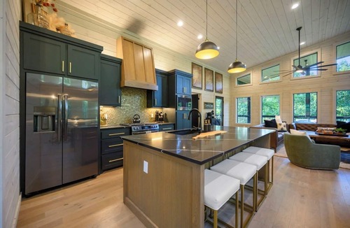 Broken Bow Cabin | Luxury Mountain Cabin with Hot Tub and Game Room
