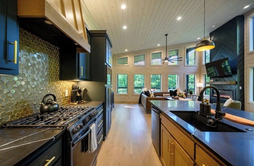 Broken Bow Cabin | Luxury Mountain Cabin with Hot Tub and Game Room