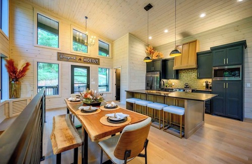 Broken Bow Cabin | Luxury Mountain Cabin with Hot Tub and Game Room