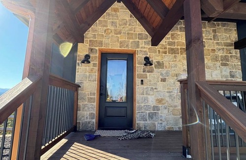 Vonore House | Luxury Mountain Cabin near Tellico Lake! Beautiful Views and close to the Water.