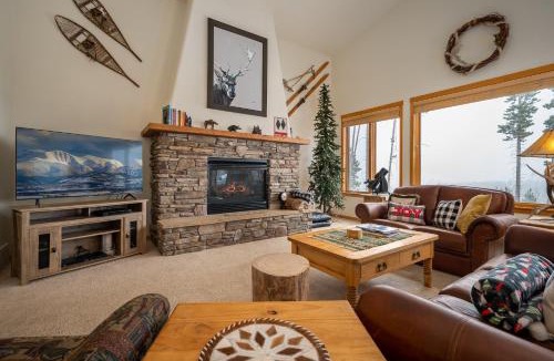 Fraser House | Luxury Mountain Home I Private Hot Tub I Amazing Views