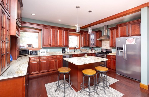 Chittenden House | Luxury Mountain Home with Hot Tub, Sauna & Views — Walk to Mountain Top Inn