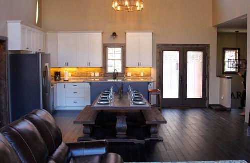 Massanutten House | Luxury Mountain Lodge 4BR Pool Table + PS5 Fireplace Views