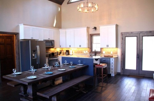 Massanutten House | Luxury Mountain Lodge 4BR Pool Table + PS5 Fireplace Views