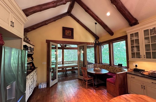 Glenville House | Luxury Mountain Retreat: views, fire pit, and creek