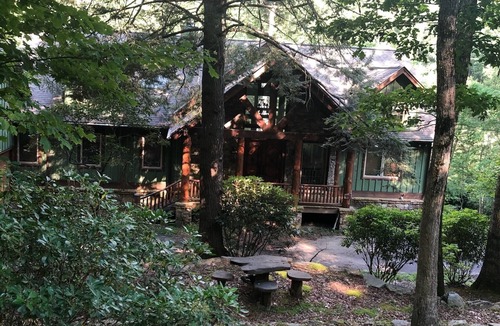 Glenville House | Luxury Mountain Retreat: views, fire pit, and creek