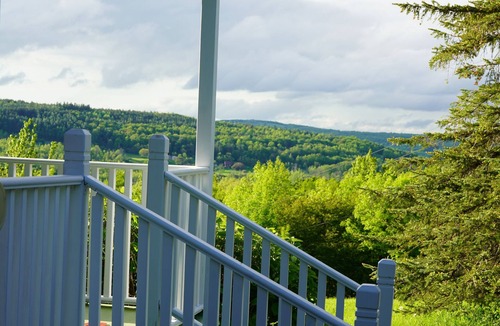 Summit Cabin | Luxury Mountain-Top Chalet in the Catskills Hot Tub Panoramic Views