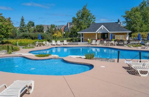 The Blue Mountains House | Luxury Mountain Townhome - Shuttle Patio & Trails