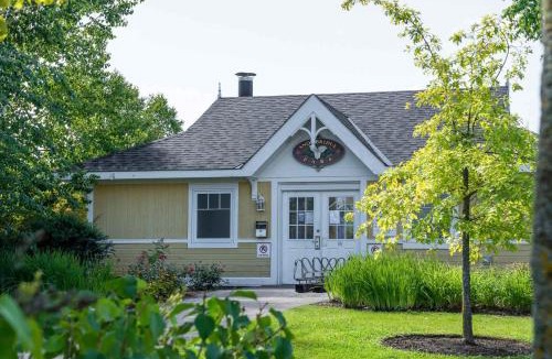 The Blue Mountains House | Luxury Mountain Townhome - Shuttle Patio & Trails