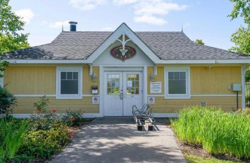 The Blue Mountains House | Luxury Mountain Townhome - Shuttle Patio & Trails