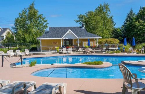The Blue Mountains House | Luxury Mountain Townhome - Shuttle Patio & Trails