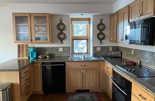 Purgatory House | Luxury, Mountain Views, Hot tub + Pool, 1 mile from Purgatory Ski Resort!