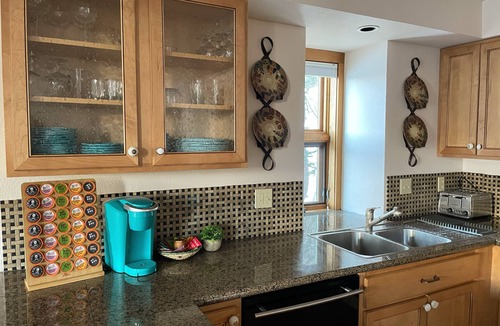 Purgatory House | Luxury, Mountain Views, Hot tub + Pool, 1 mile from Purgatory Ski Resort!