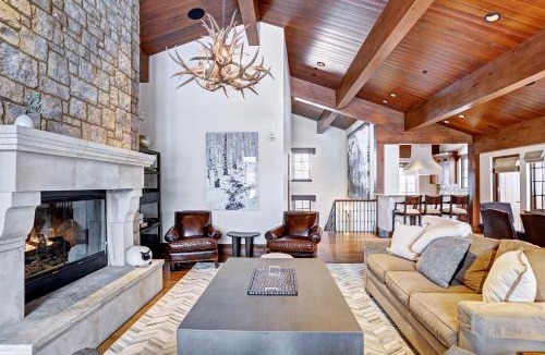 Vail Apartment | Luxury Mountainside 5BR halet in Vail Village