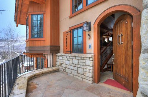 Vail Apartment | Luxury Mountainside 5BR halet in Vail Village