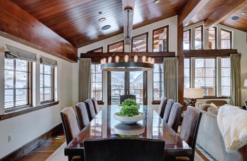 Vail Apartment | Luxury Mountainside 5BR halet in Vail Village