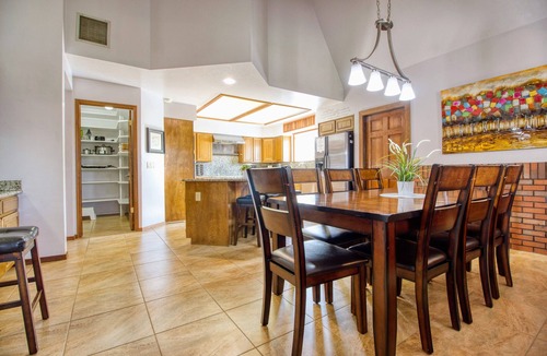 Sandy House | *Luxury Mountainside Retreat*