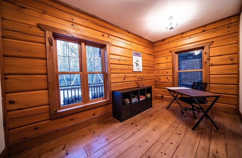 Seguin Cottage | Luxury Muskoka Lakefront Loghaus | 6BR, 4BA, Pet Friendly Retreat