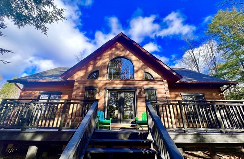 Seguin Cottage | Luxury Muskoka Lakefront Loghaus | 6BR, 4BA, Pet Friendly Retreat