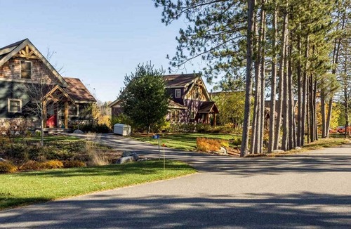 Utterson Cottage | Luxury Muskoka Waterfront Chalet | Sleeps 6