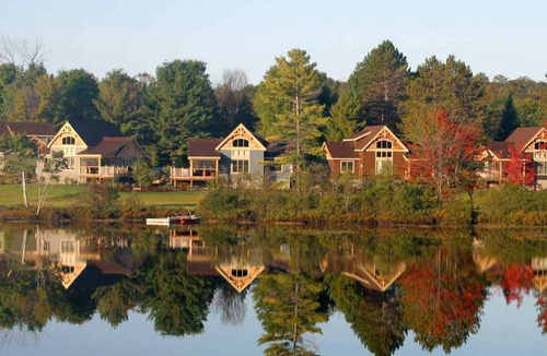 Utterson Cottage | Luxury Muskoka Waterfront Chalet | Sleeps 6