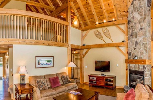 Utterson Cottage | Luxury Muskoka Waterfront Chalet | Sleeps 6