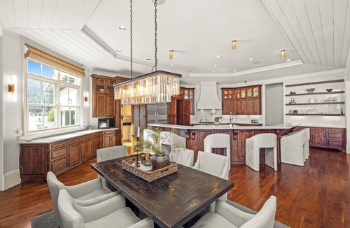 Brentwood House | Luxury Nashville Estate on 2 Acres | Heated Pool, Sauna, Chef’s Kitchen | 5 Suit