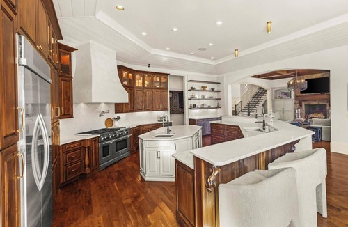 Brentwood House | Luxury Nashville Estate on 2 Acres | Heated Pool, Sauna, Chef’s Kitchen | 5 Suit