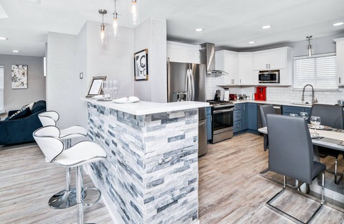 Highland Park House | Luxury Near Downtown View With "Hot Tub Spa and Grill"*****