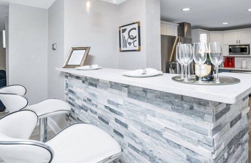 Highland Park House | Luxury Near Downtown View With "Hot Tub Spa and Grill"*****