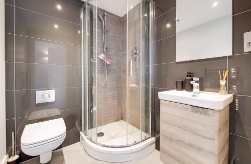 Edgware Apartment | Luxury New 2 Bed/2 Bathroom Flat With Balcony