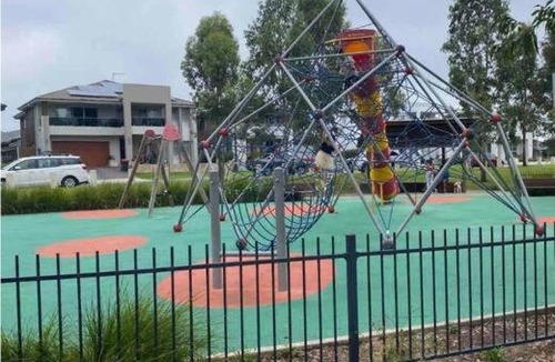 The Ponds House | Luxury New 5 Bedroom 3 Bathroom+ Study/Back Yd