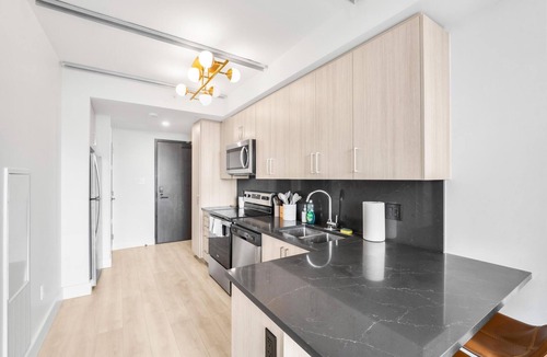 Waterloo Condo | Luxury New Condo+HighRise Building+2BD+2TV+Ensuite Laundry